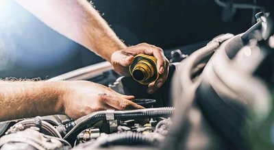 HOW ENGINE OIL CONSUMPTION AFFECTS MACHINERY PERFORMANCE: WHAT YOU NEED TO KNOW
