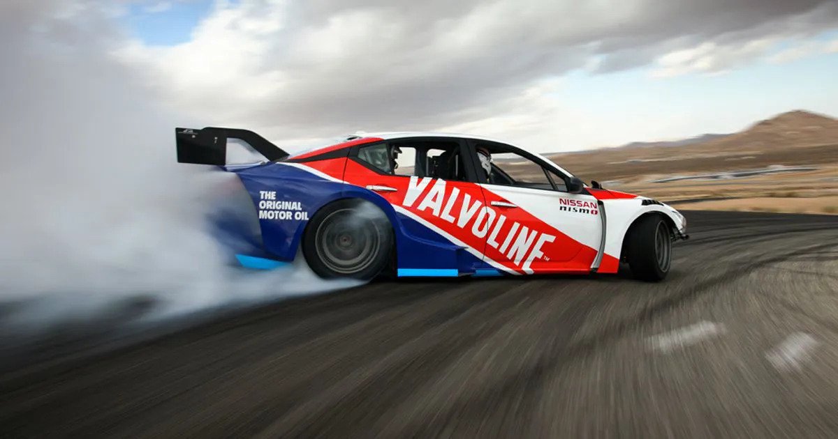 SELECTING THE RIGHT RACING OIL: A COMPLETE GUIDE