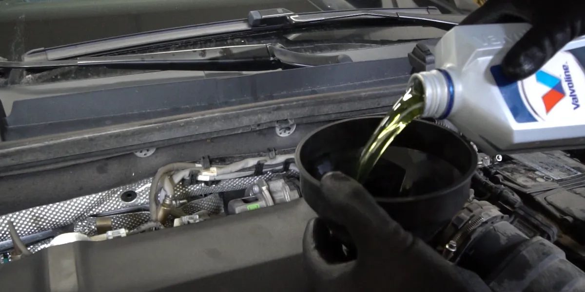 CHOOSING THE RIGHT ENGINE OIL: KEY CONSIDERATIONS
